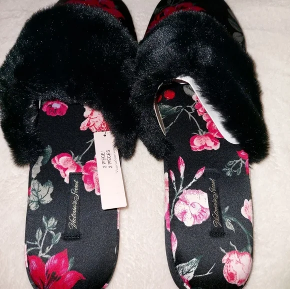 Victoria Secret Satin Slipper size Medium NWT - Picture 2 of 5